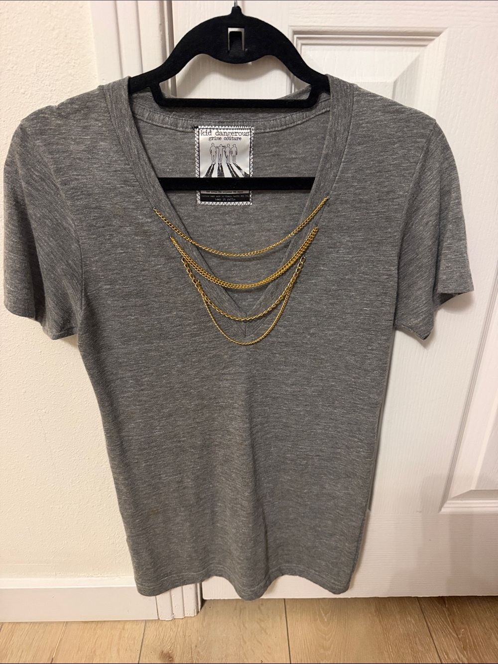 Kid Dangerous Gray Short-Sleeve Tee with Layered Gold Chain Detail Size Small
